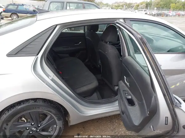 5NPLM4AGXNH063847 2022 HYUNDAI ELANTRA - Image 8