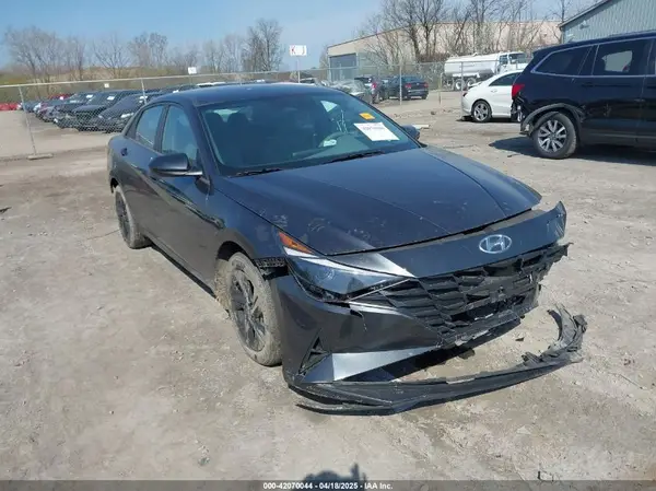 5NPLM4AGXNH065808 2022 HYUNDAI ELANTRA - Image 1