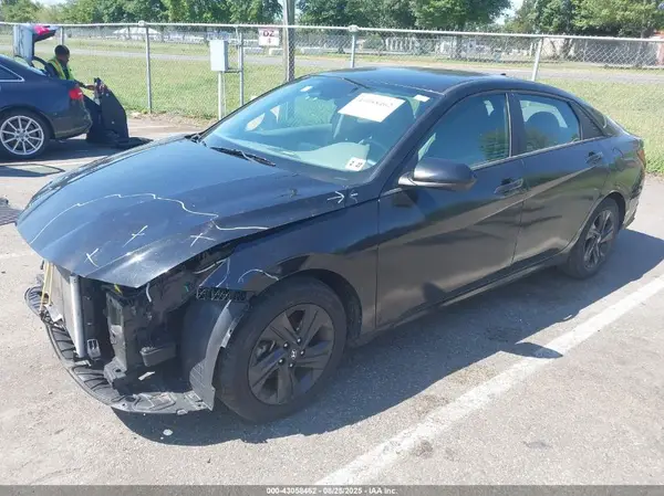 5NPLM4AGXNH070667 2022 HYUNDAI ELANTRA - Image 2