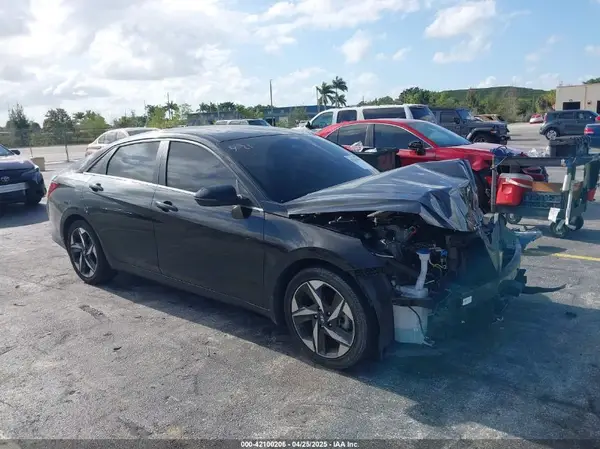 5NPLN4AG1NH067590 2022 HYUNDAI ELANTRA - Image 1