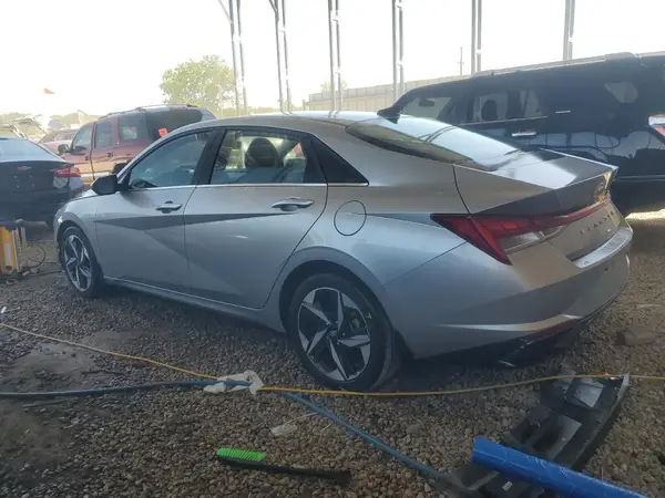 5NPLN4AG4NH062996 2022 HYUNDAI ELANTRA - Image 2
