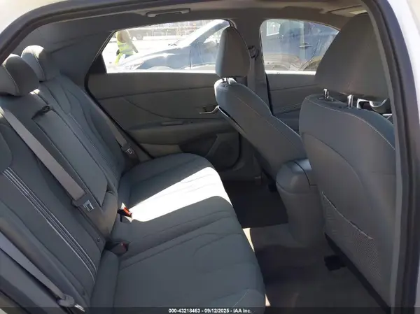 5NPLN4AG6NH077242 2022 HYUNDAI ELANTRA - Image 8