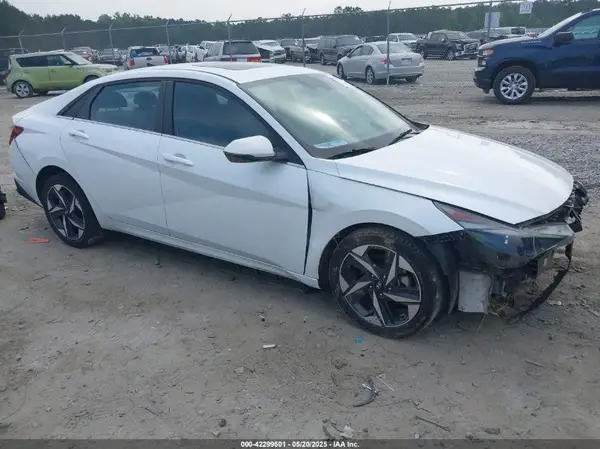 5NPLN4AG7NH068727 2022 HYUNDAI ELANTRA - Image 1
