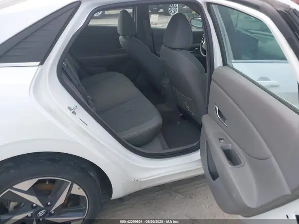 5NPLN4AG7NH068727 2022 HYUNDAI ELANTRA - Image 8