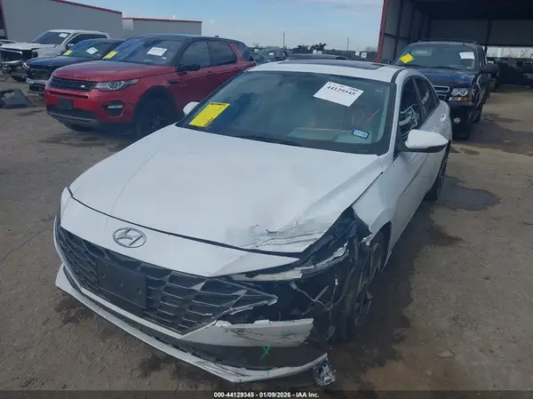 5NPLP4AG4NH068498 2022 HYUNDAI ELANTRA - Image 2