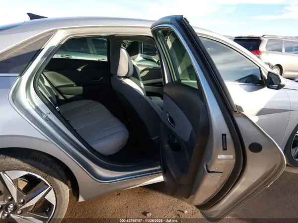 5NPLP4AG5NH057977 2022 HYUNDAI ELANTRA - Image 8