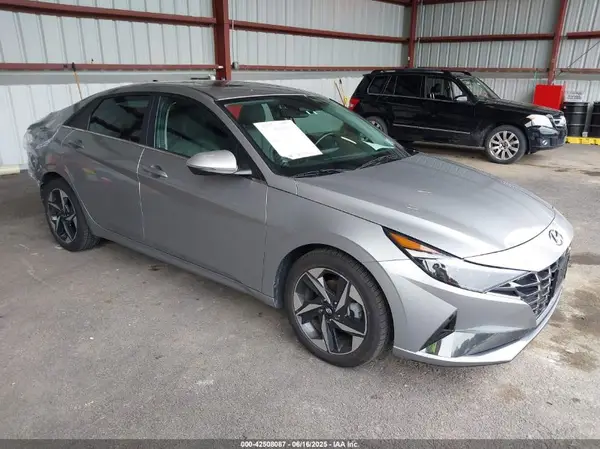 5NPLP4AG8NH069931 2022 HYUNDAI ELANTRA - Image 1