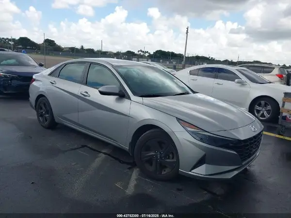 5NPLS4AG1NH064567 2022 HYUNDAI ELANTRA - Image 1