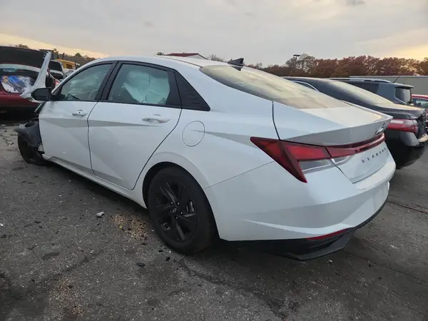 5NPLS4AG3NH084741 2022 HYUNDAI ELANTRA - Image 2