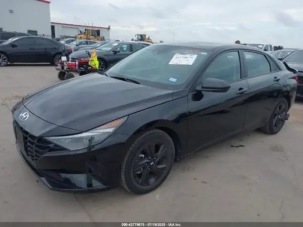 5NPLS4AG4NH073411 2022 HYUNDAI ELANTRA - Image 2