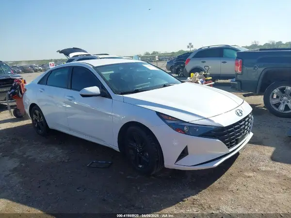5NPLS4AG5NH060635 2022 HYUNDAI ELANTRA - Image 1