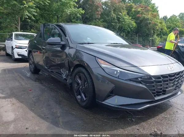 5NPLS4AG5NH078732 2022 HYUNDAI ELANTRA - Image 1