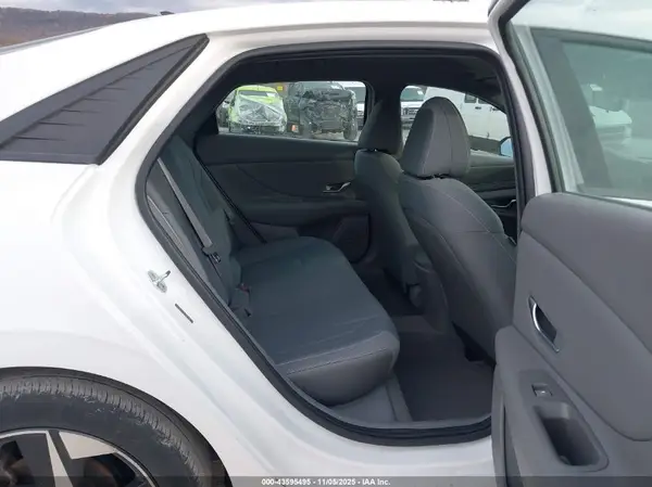 5NPLS4AG7PH112351 2023 HYUNDAI ELANTRA - Image 8