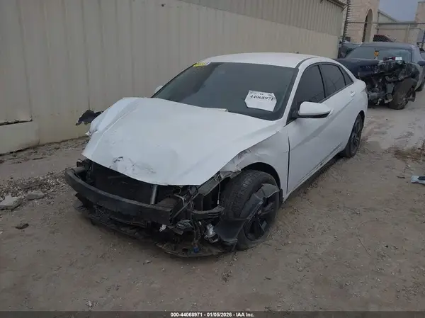 5NPLS4AG8NH085349 2022 HYUNDAI ELANTRA - Image 2