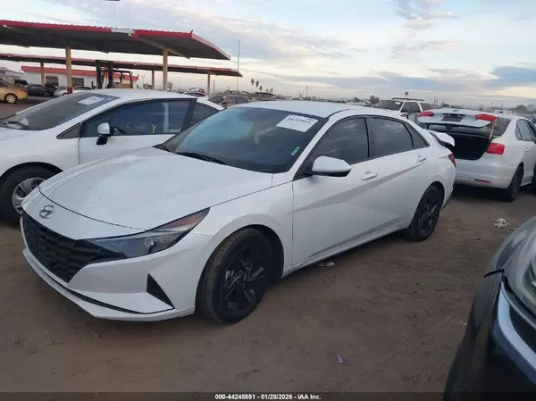 5NPLS4AGONHO7O943 2022 HYUNDAI ELANTRA - Image 2