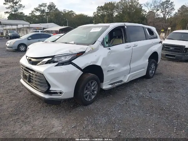 5T0RYKEC8NS132922 2022 TOYOTA SIENNA - Image 2