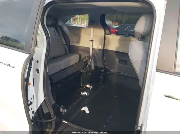 5T0RYKEC8NS132922 2022 TOYOTA SIENNA - Image 8