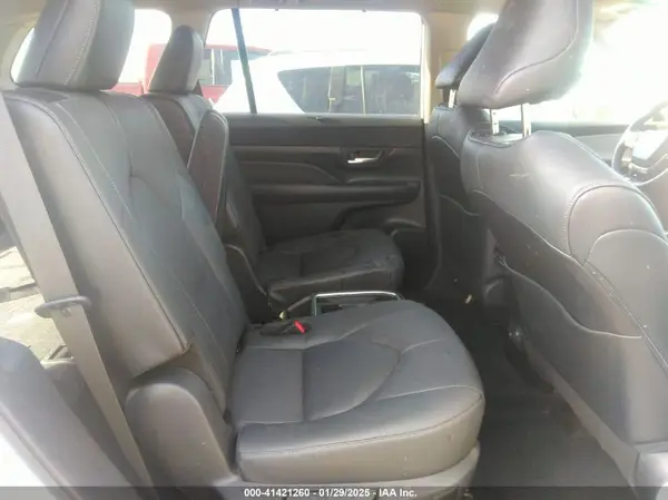 5TDAAAA51RS004067 2024 TOYOTA HIGHLANDER - Image 8