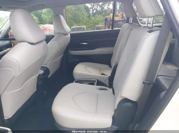 5TDAAAA51RS006787 2024 TOYOTA HIGHLANDER - Image 8