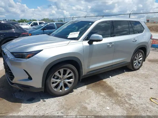 5TDAAAA51RS007261 2024 TOYOTA HIGHLANDER - Image 2