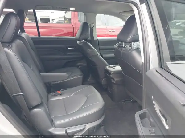 5TDAAAA51RS012718 2024 TOYOTA HIGHLANDER - Image 8