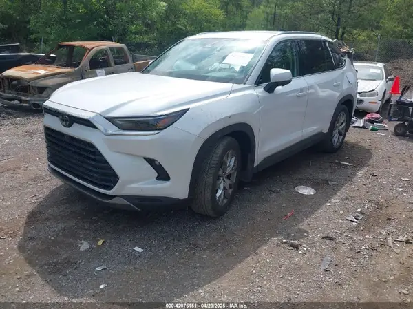 5TDAAAA57RS005269 2024 TOYOTA HIGHLANDER - Image 2