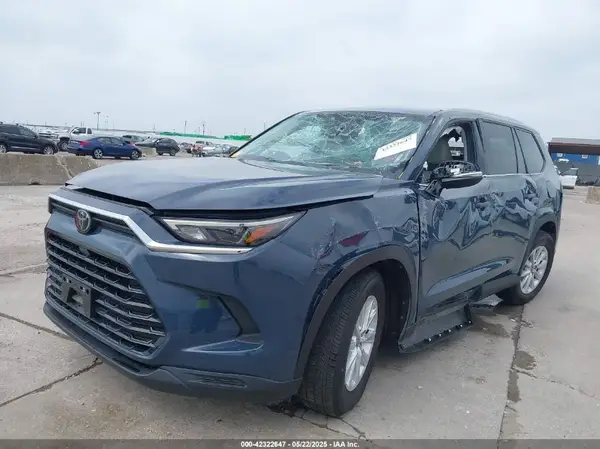 5TDAAAA58RS001795 2024 TOYOTA HIGHLANDER - Image 2