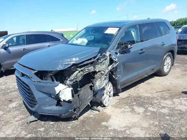 5TDAAAA58RS015700 2024 TOYOTA HIGHLANDER - Image 2