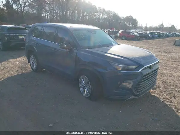 5TDAAAB50RS010750 2024 TOYOTA HIGHLANDER - Image 1