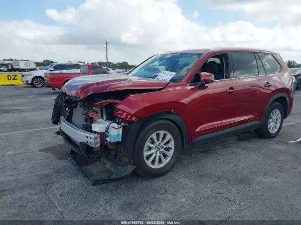 5TDAAAB50RS050231 2024 TOYOTA HIGHLANDER - Image 2