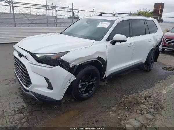 5TDAAAB50RS068275 2024 TOYOTA HIGHLANDER - Image 2