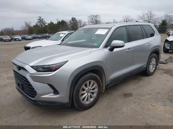 5TDAAAB51RS033910 2024 TOYOTA HIGHLANDER - Image 2