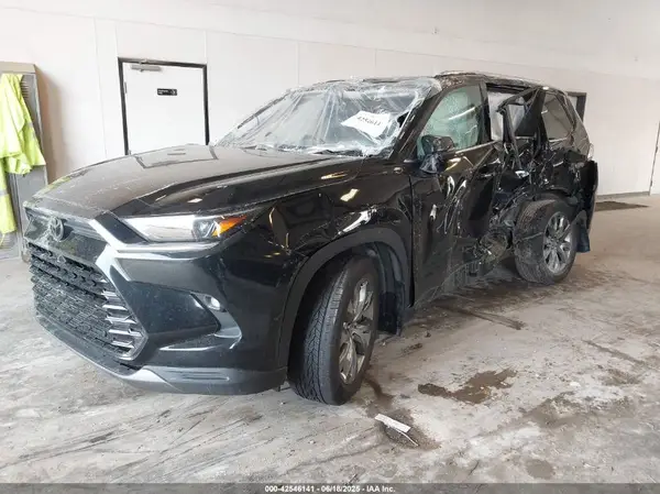 5TDAAAB51RS034569 2024 TOYOTA HIGHLANDER - Image 2