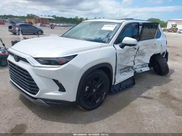 5TDAAAB51RS041196 2024 TOYOTA HIGHLANDER - Image 2