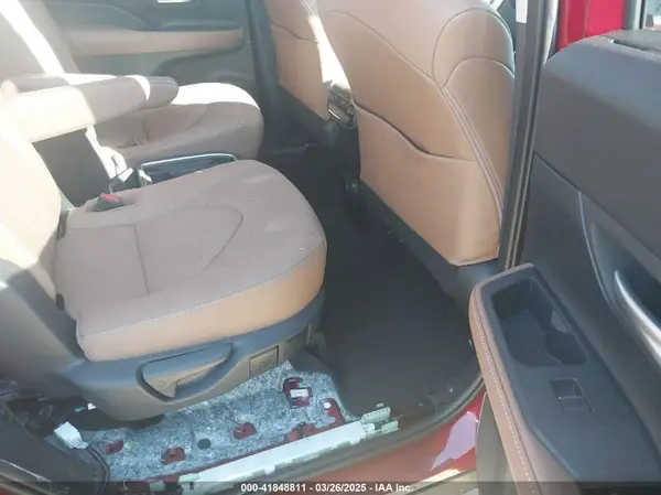 5TDAAAB51SS073913 2025 TOYOTA HIGHLANDER - Image 8