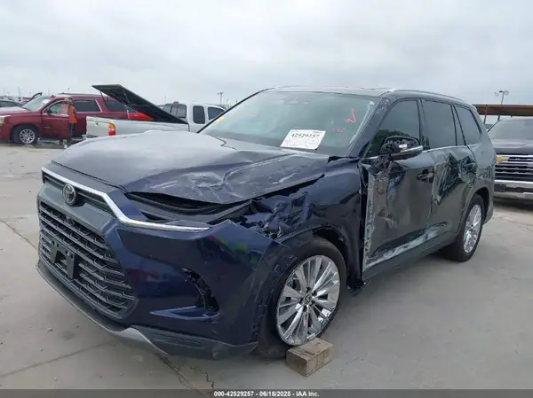 5TDAAAB51SS082417 2025 TOYOTA HIGHLANDER - Image 2