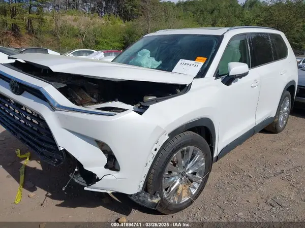 5TDAAAB52RS012564 2024 TOYOTA HIGHLANDER - Image 2