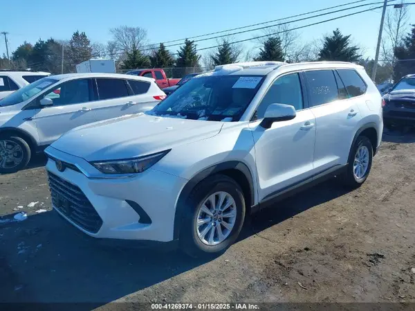 5TDAAAB52RS043197 2024 TOYOTA HIGHLANDER - Image 2
