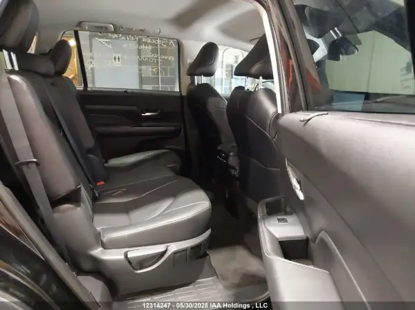 5TDAAAB53RS000228 2024 TOYOTA HIGHLANDER - Image 8