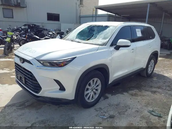 5TDAAAB54RS008757 2024 TOYOTA HIGHLANDER - Image 2
