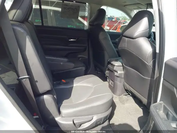 5TDAAAB54RS008757 2024 TOYOTA HIGHLANDER - Image 8