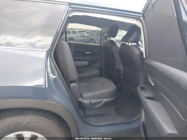 5TDAAAB55SS075955 2025 TOYOTA HIGHLANDER - Image 8