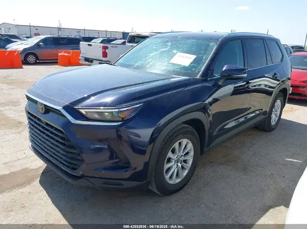 5TDAAAB55SS076507 2025 TOYOTA HIGHLANDER - Image 2