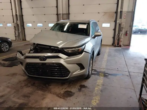 5TDAAAB56RS027018 2024 TOYOTA HIGHLANDER - Image 2