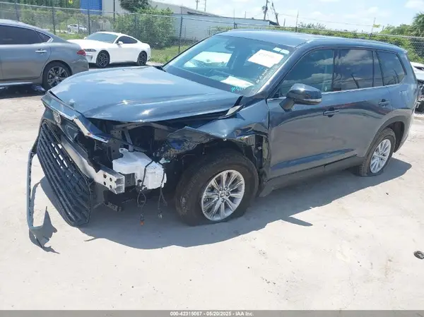 5TDAAAB56SS084261 2025 TOYOTA HIGHLANDER - Image 2