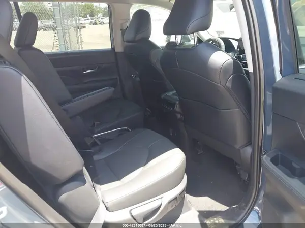 5TDAAAB56SS084261 2025 TOYOTA HIGHLANDER - Image 8