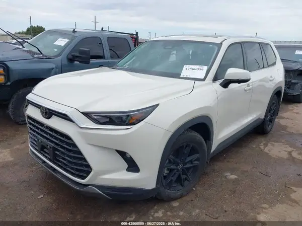 5TDAAAB57RS048752 2024 TOYOTA HIGHLANDER - Image 2