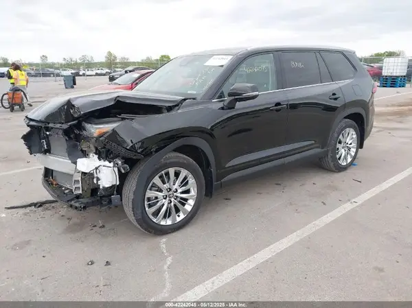 5TDAAAB57RS050629 2024 TOYOTA HIGHLANDER - Image 2