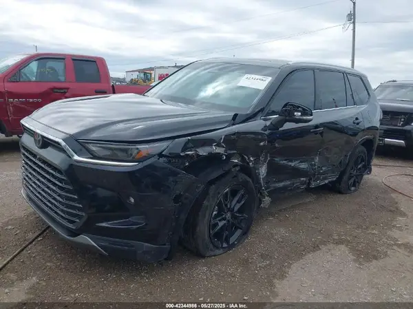 5TDAAAB57RS061758 2024 TOYOTA HIGHLANDER - Image 2