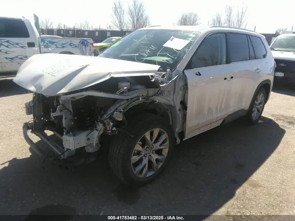 5TDAAAB58RS025867 2024 TOYOTA HIGHLANDER - Image 2